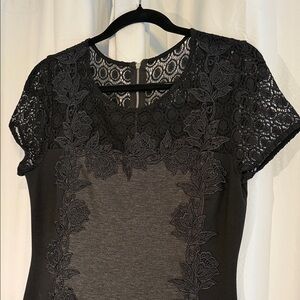 41 Hawthorn Lace Appliqué Cap Sleeve Dress Black Gray Womens Medium